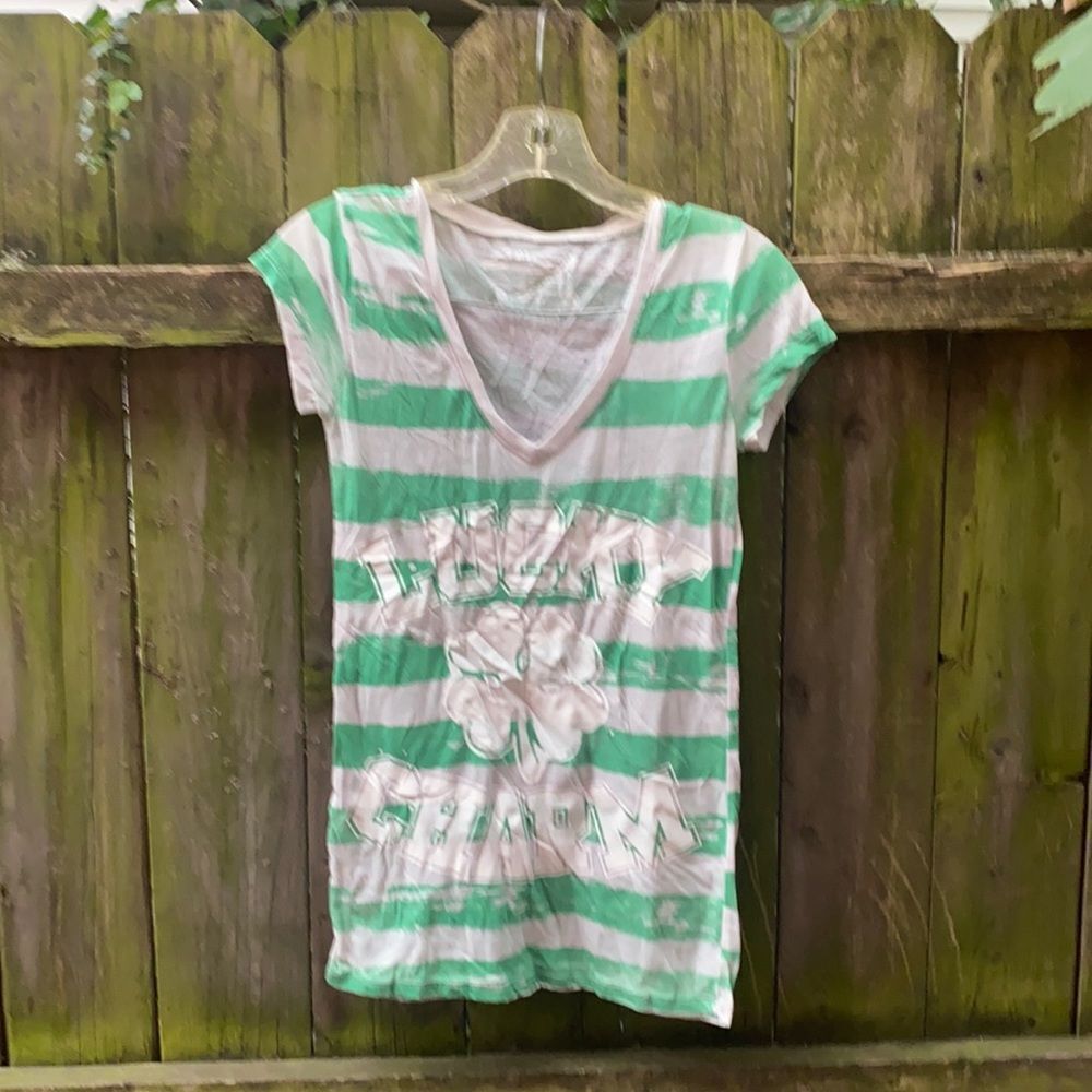 Lucky charm tee sz. S